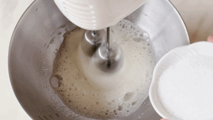 三種口味的迷你小蛋糕，一口一個松軟好吃，出游必備